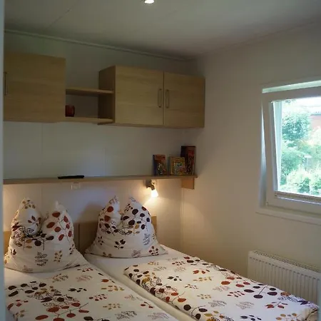 Mobilheim Und Blockhaus Mit Seeblick Tatil Evi Sternberg